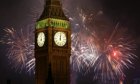 Fireworks-light-up-the-lo-002